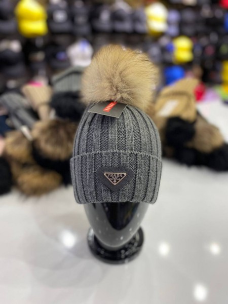 Женская Шапка Prada