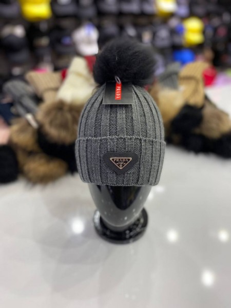 Женская Шапка Prada