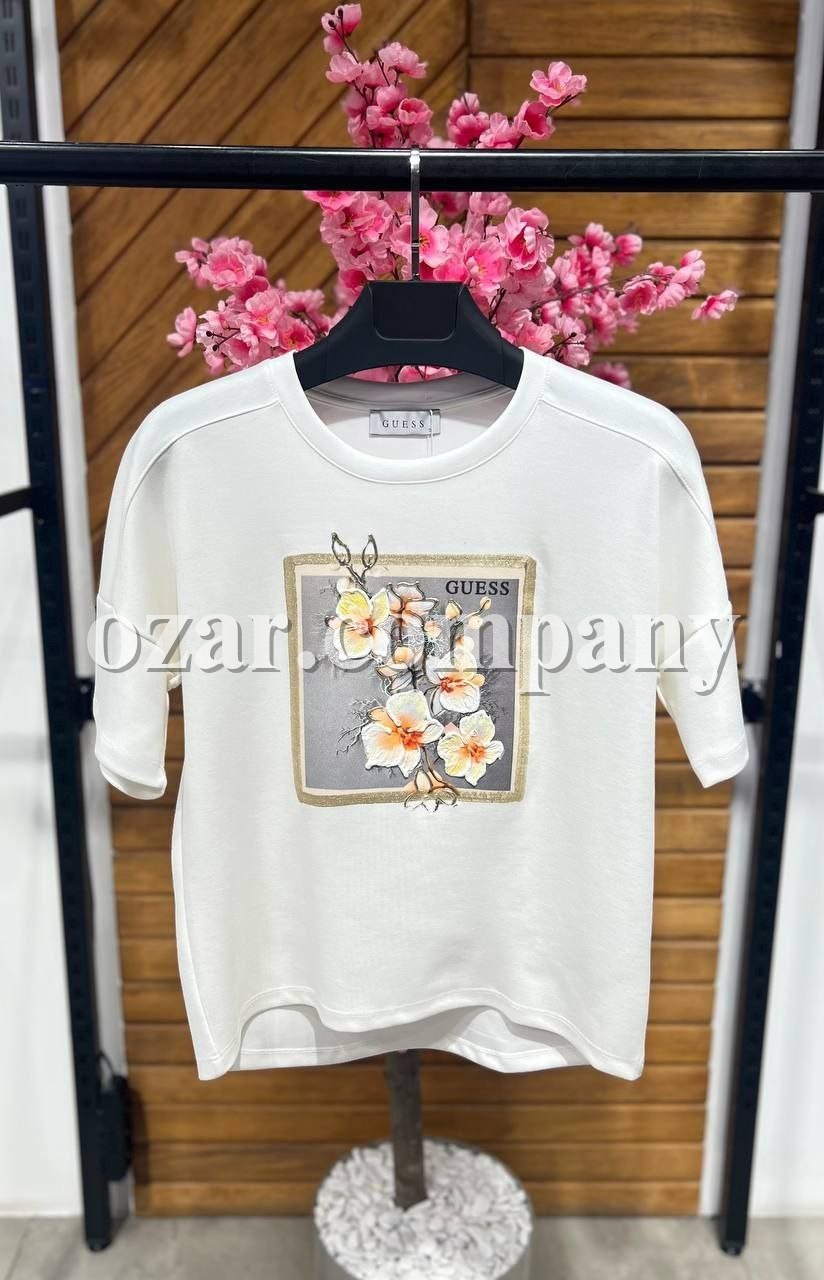 Женская Футболка Guess