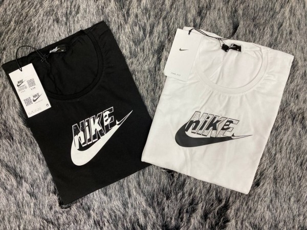 Женская Футболка Nike