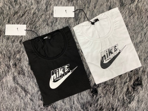Женская Футболка Nike