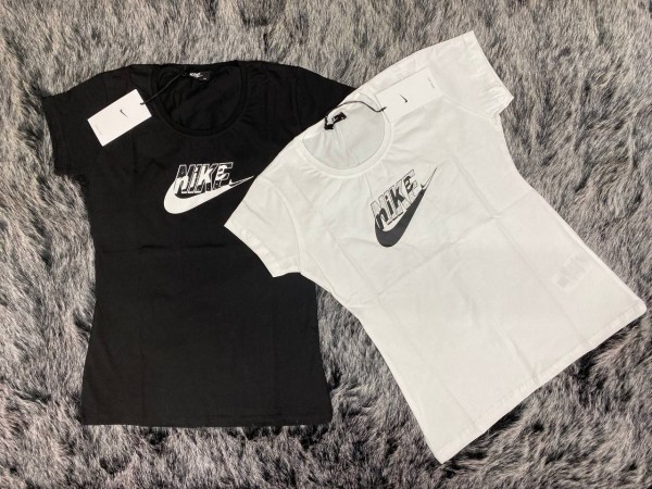 Женская Футболка Nike