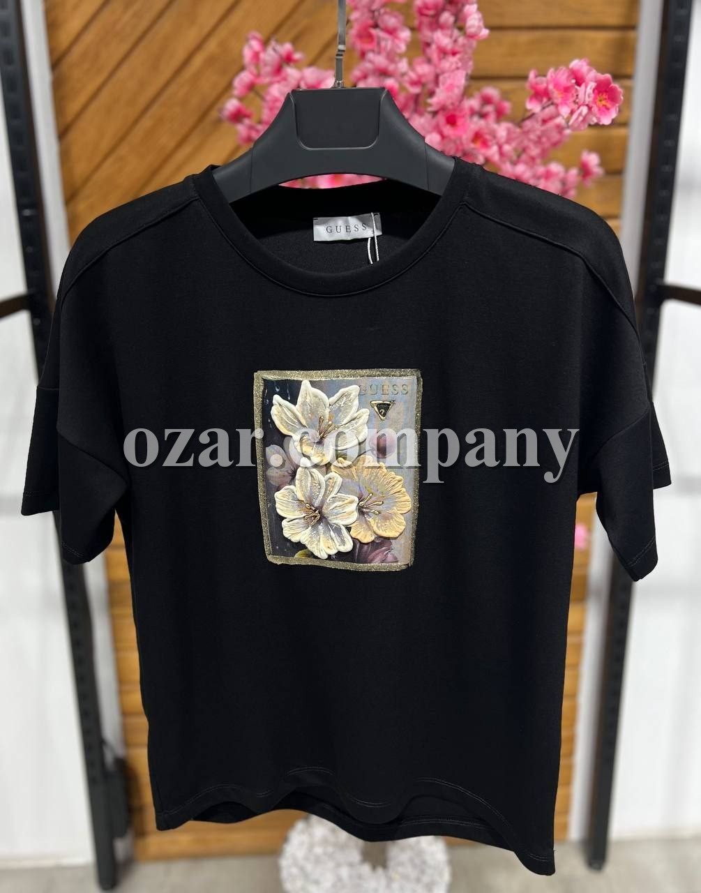 Женская Футболка Guess