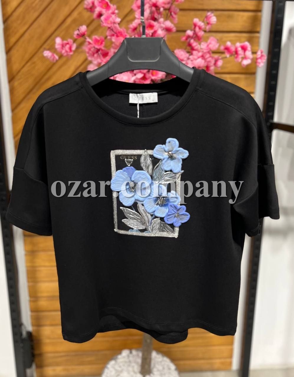 Женская Футболка Guess