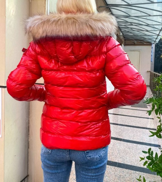 Женская Куртка Moncler Женская Куртка Moncler