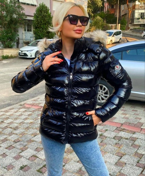 Женская Куртка Moncler Женская Куртка Moncler