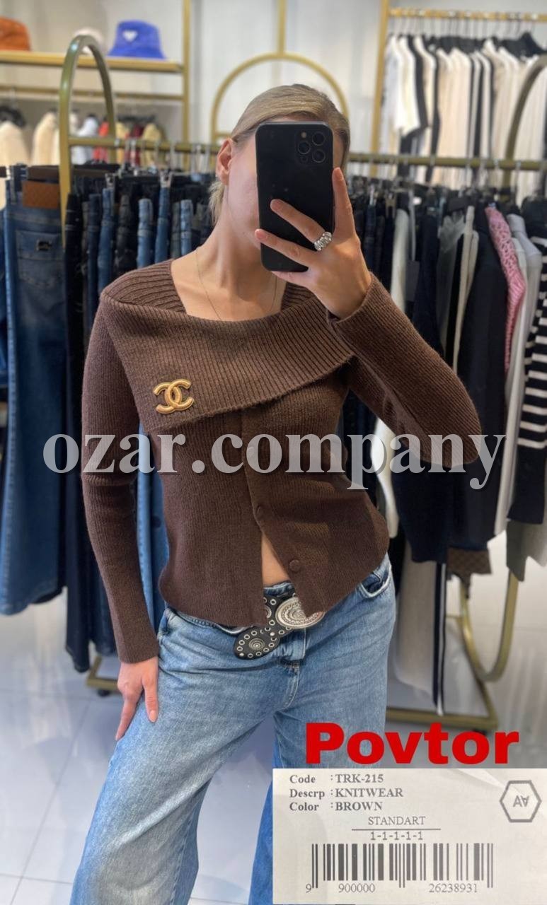 Женский Трикотажный Свитер A.M.N. Женский Трикотажный Свитер A.M.N.