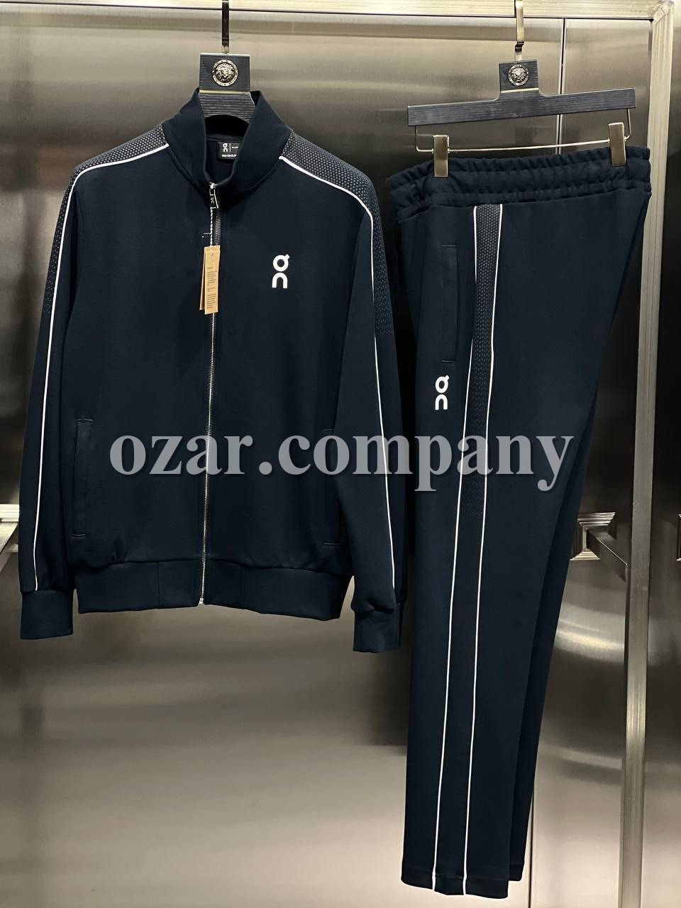 Мужской Спортивный Костюм Run On Clouds