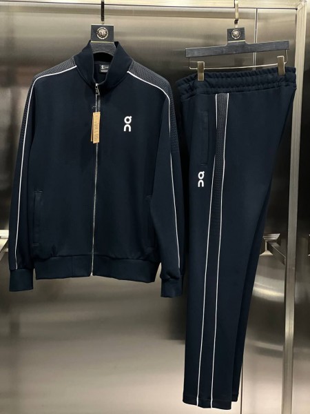 Мужской Спортивный Костюм Run On Clouds