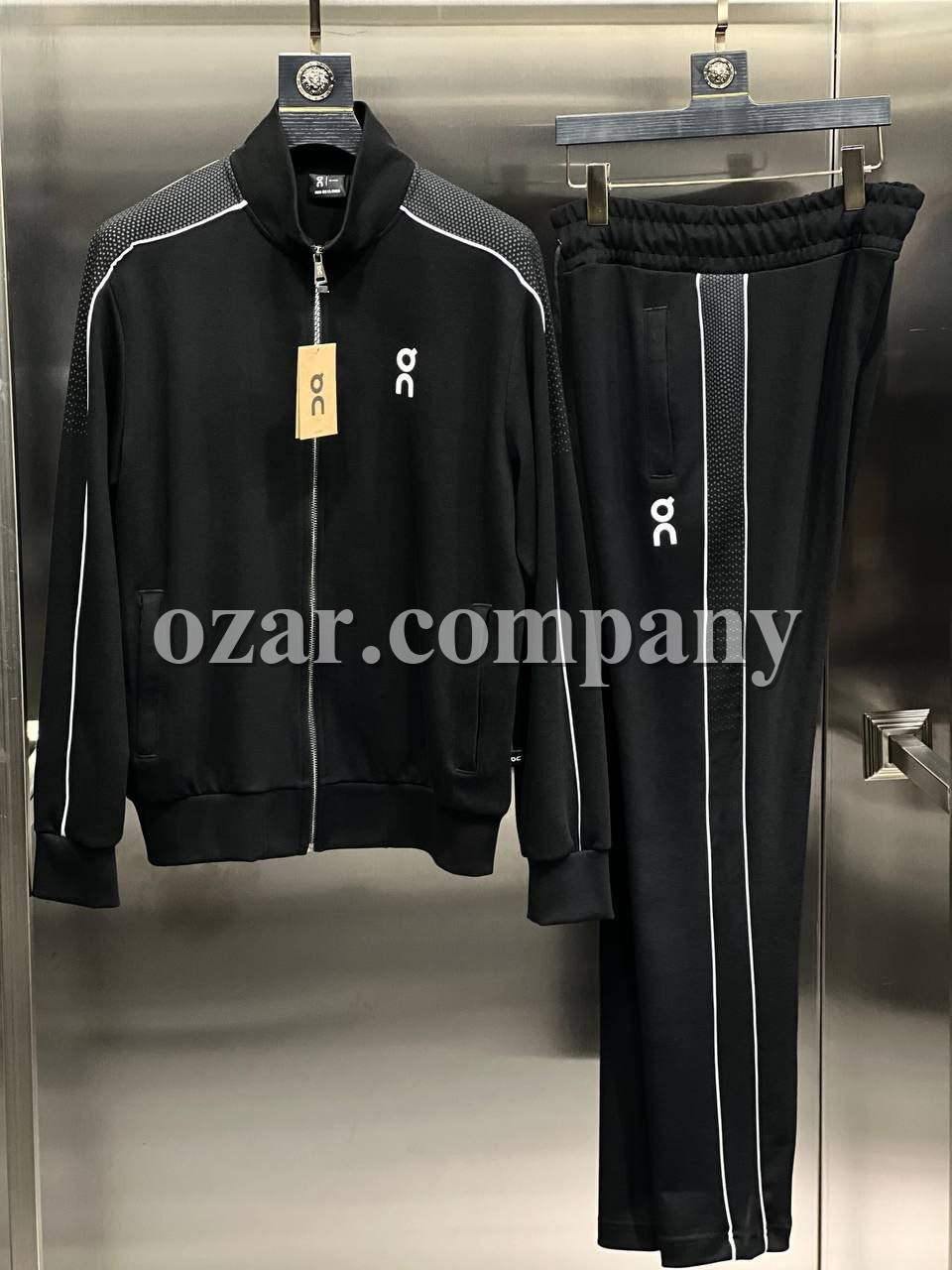 Мужской Спортивный Костюм Run On Clouds