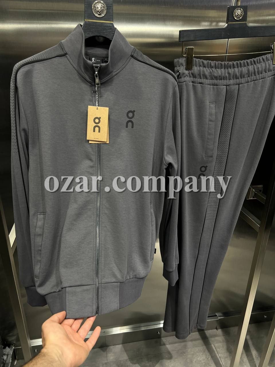 Мужской Спортивный Костюм Run On Clouds