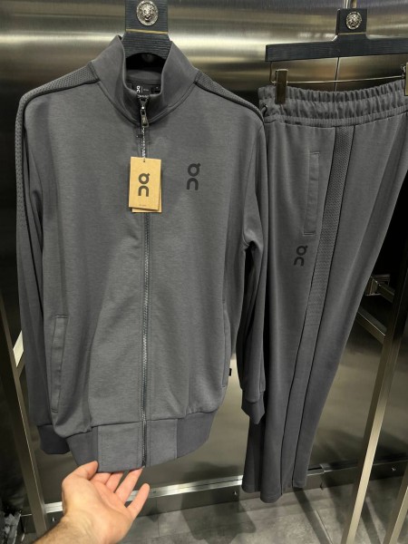 Мужской Спортивный Костюм Run On Clouds