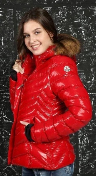 Женская Куртка Moncler Женская Куртка Moncler