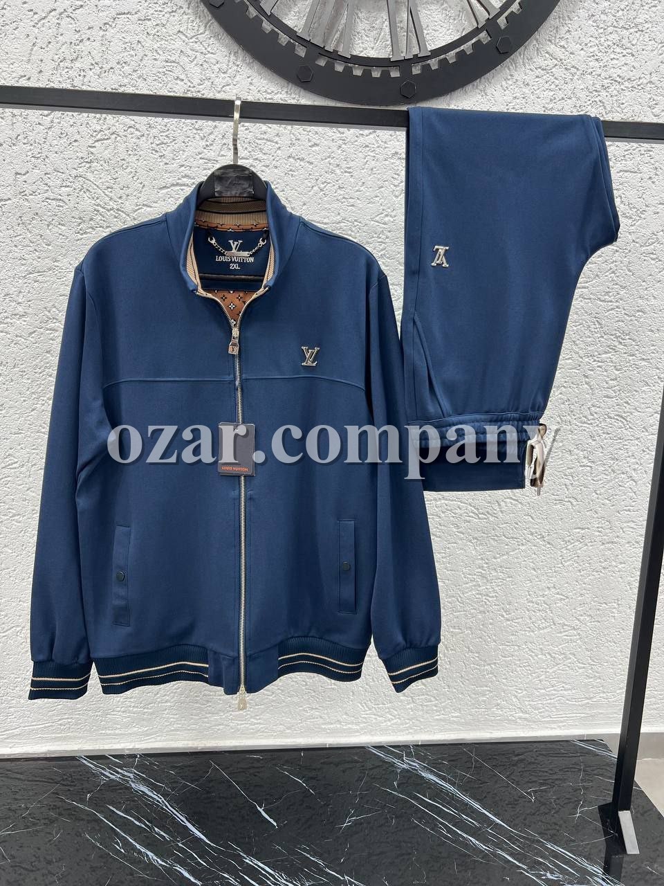 Мужской Спортивный Костюм Louis Vuitton (Большие размеры) Мужской Спортивный Костюм Louis Vuitton (Большие размеры)
