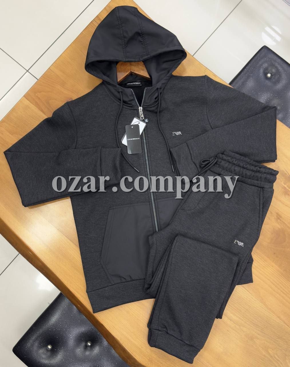 Мужской Спортивный Костюм Emporio Armani  Мужской Спортивный Костюм Emporio Armani