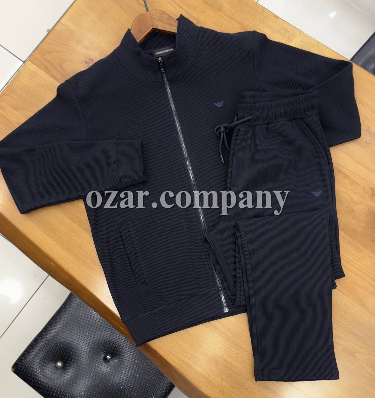 Мужской Спортивный Костюм Emporio Armani  Мужской Спортивный Костюм Emporio Armani