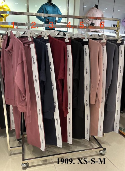 Женский Костюм New Color Женский Костюм New Color