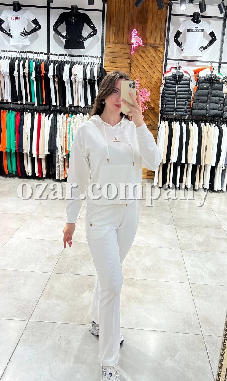 Женский Koстюм Burberry Женский Koстюм Burberry