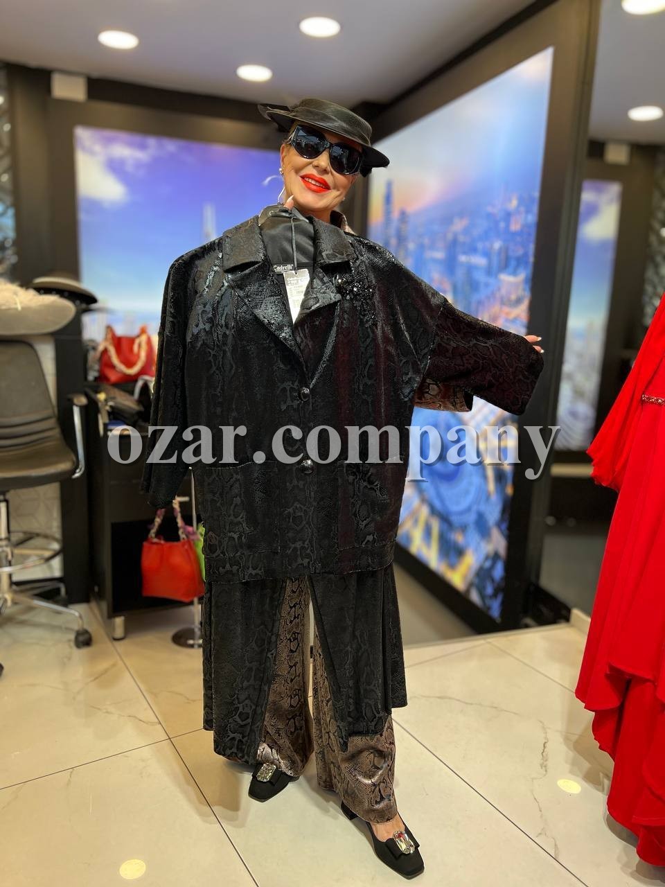 Женский Костюм Iness (Большие размеры)