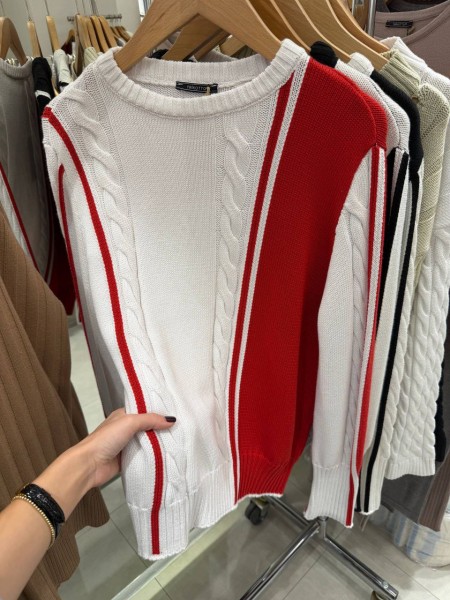 Женский Свитер Trikotto