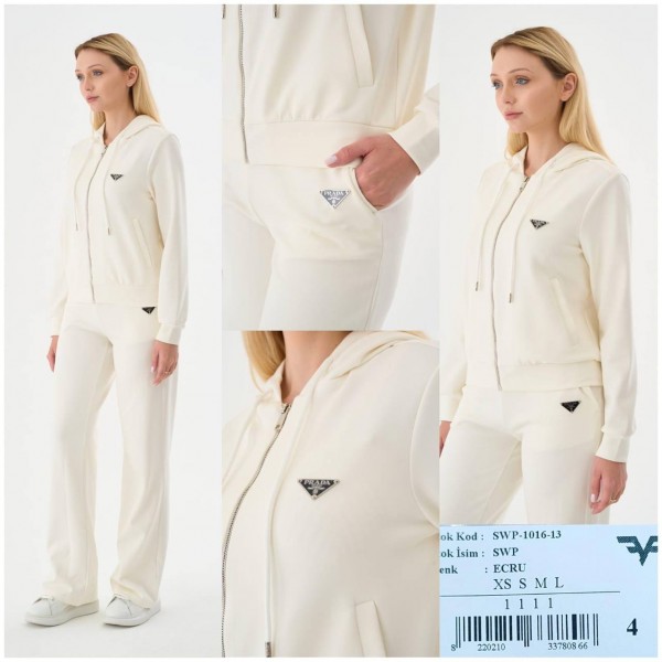 Женский Костюм Prada