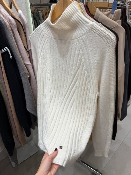 Женский Свитер Trikotto