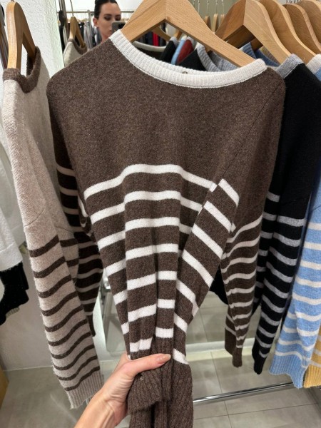 Женский Свитер Trikotto