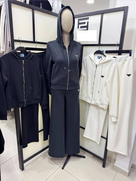 Женский Костюм Prada