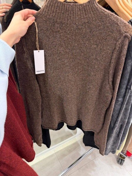 Женский Свитер Trikotto