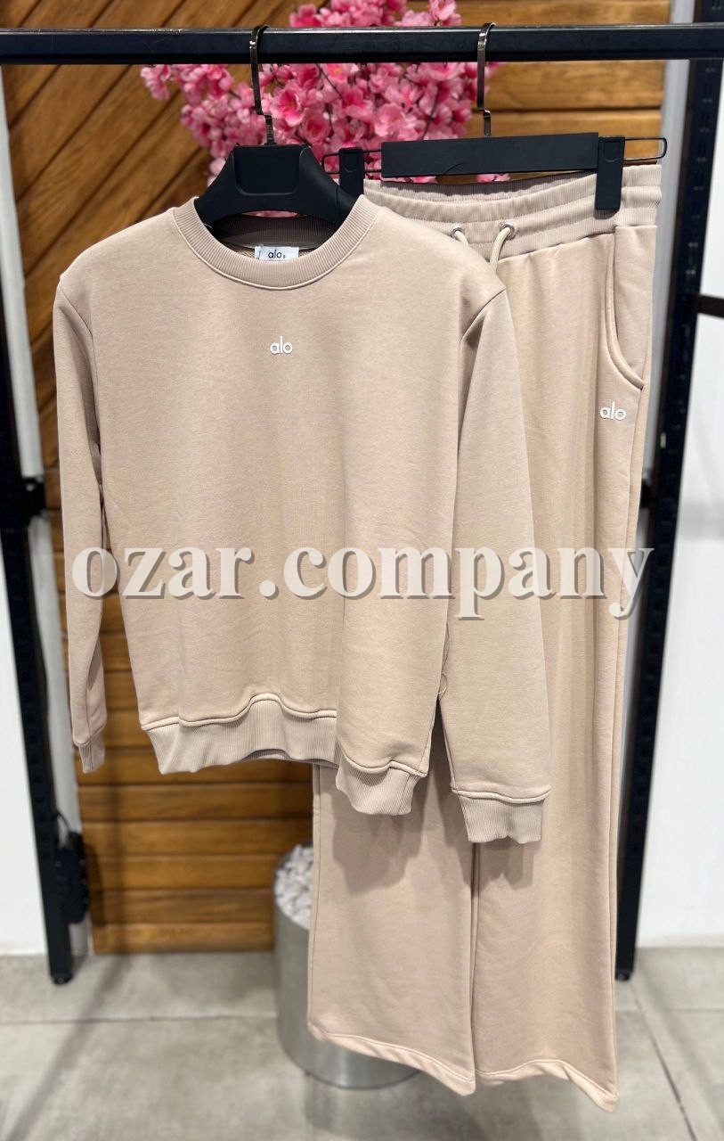 Женский Koстюм Alo