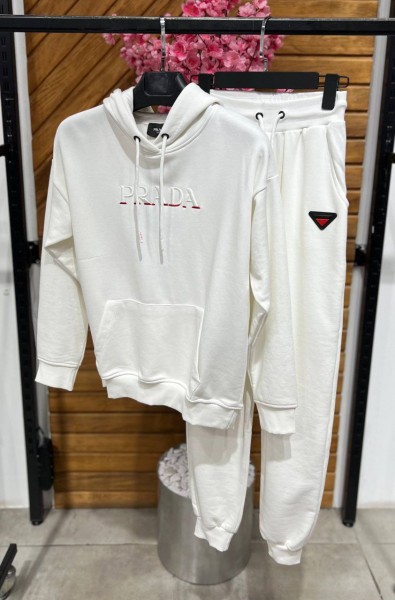 Женский Koстюм Prada