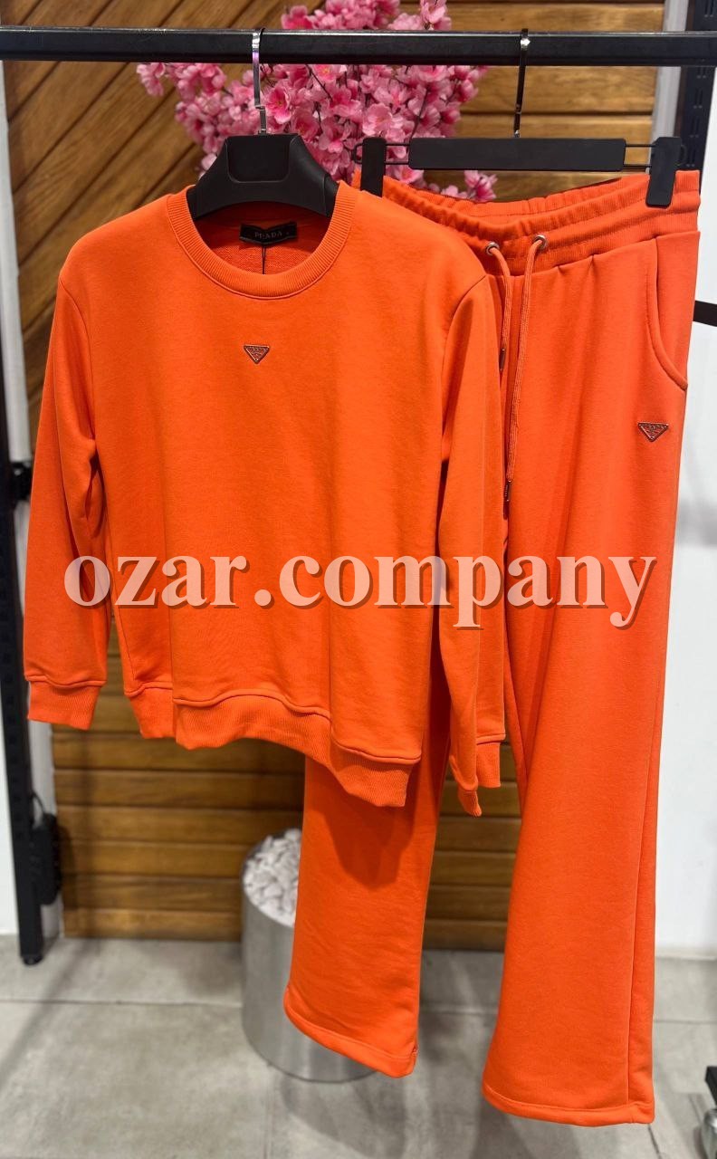 Женский Koстюм Prada