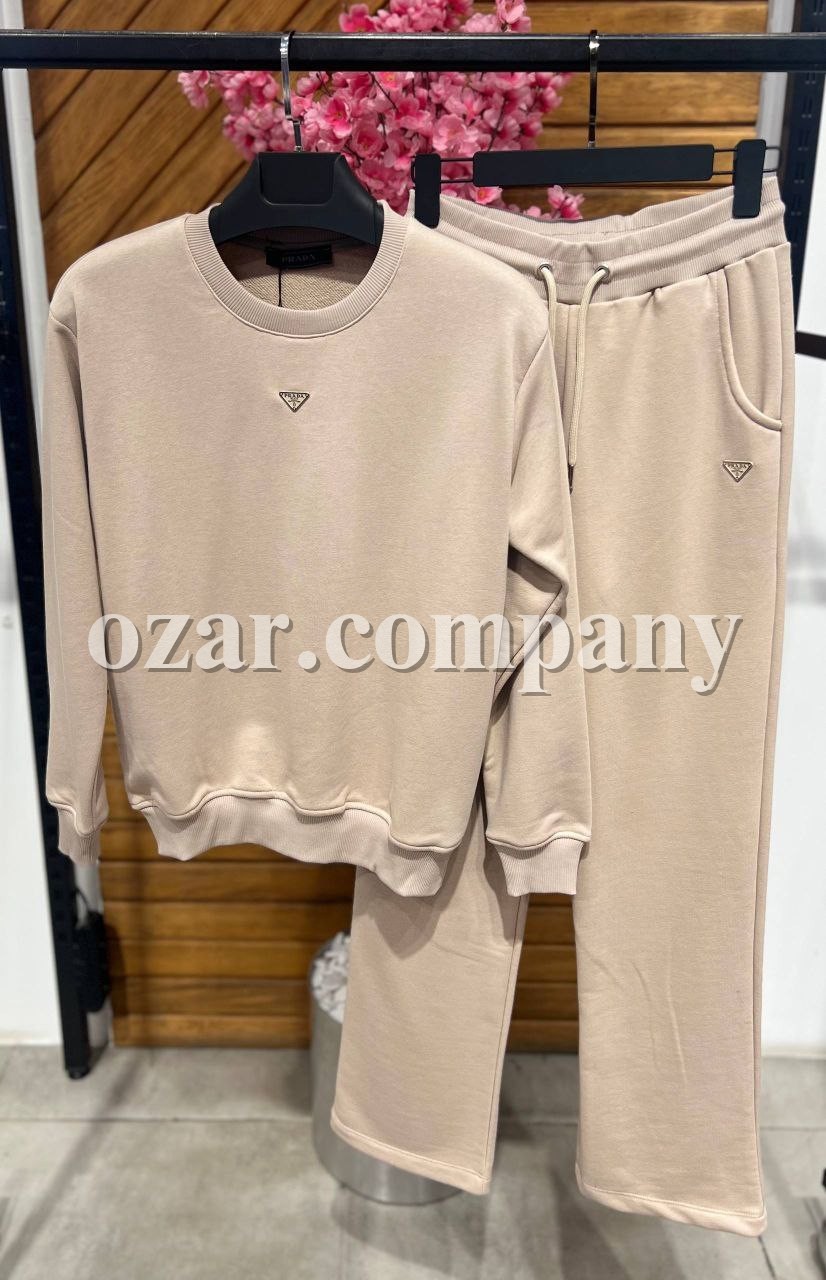 Женский Koстюм Prada