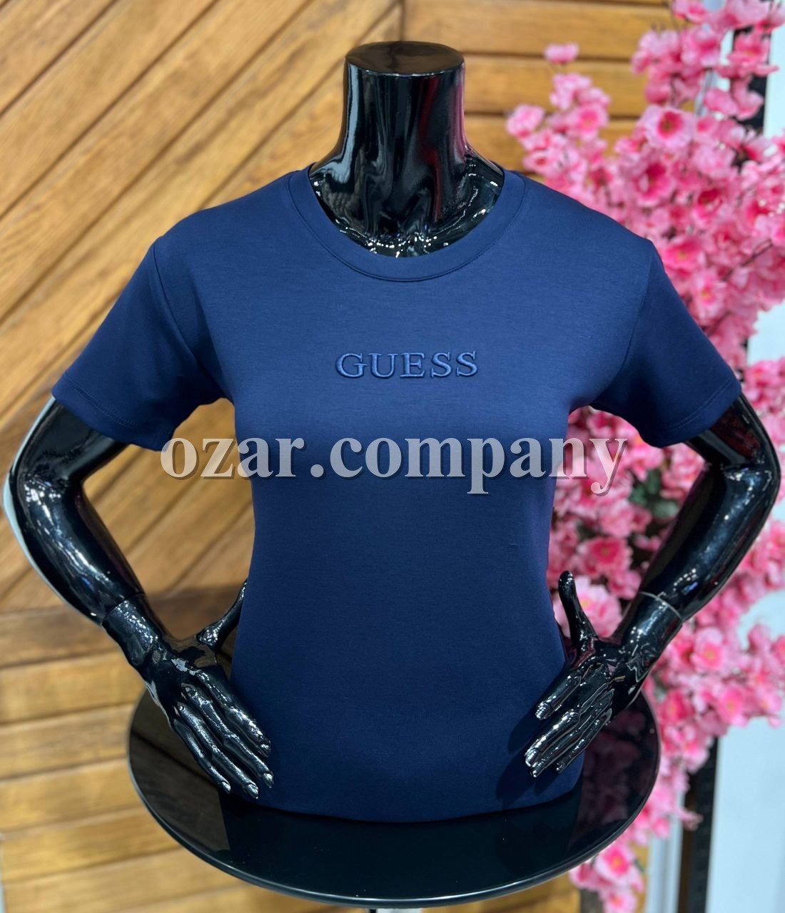 Женская Футболка Guess