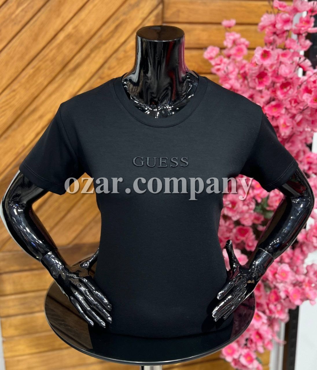 Женская Футболка Guess