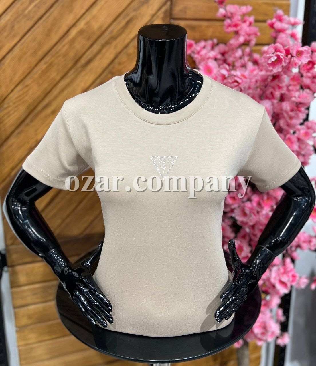 Женская Футболка Guess