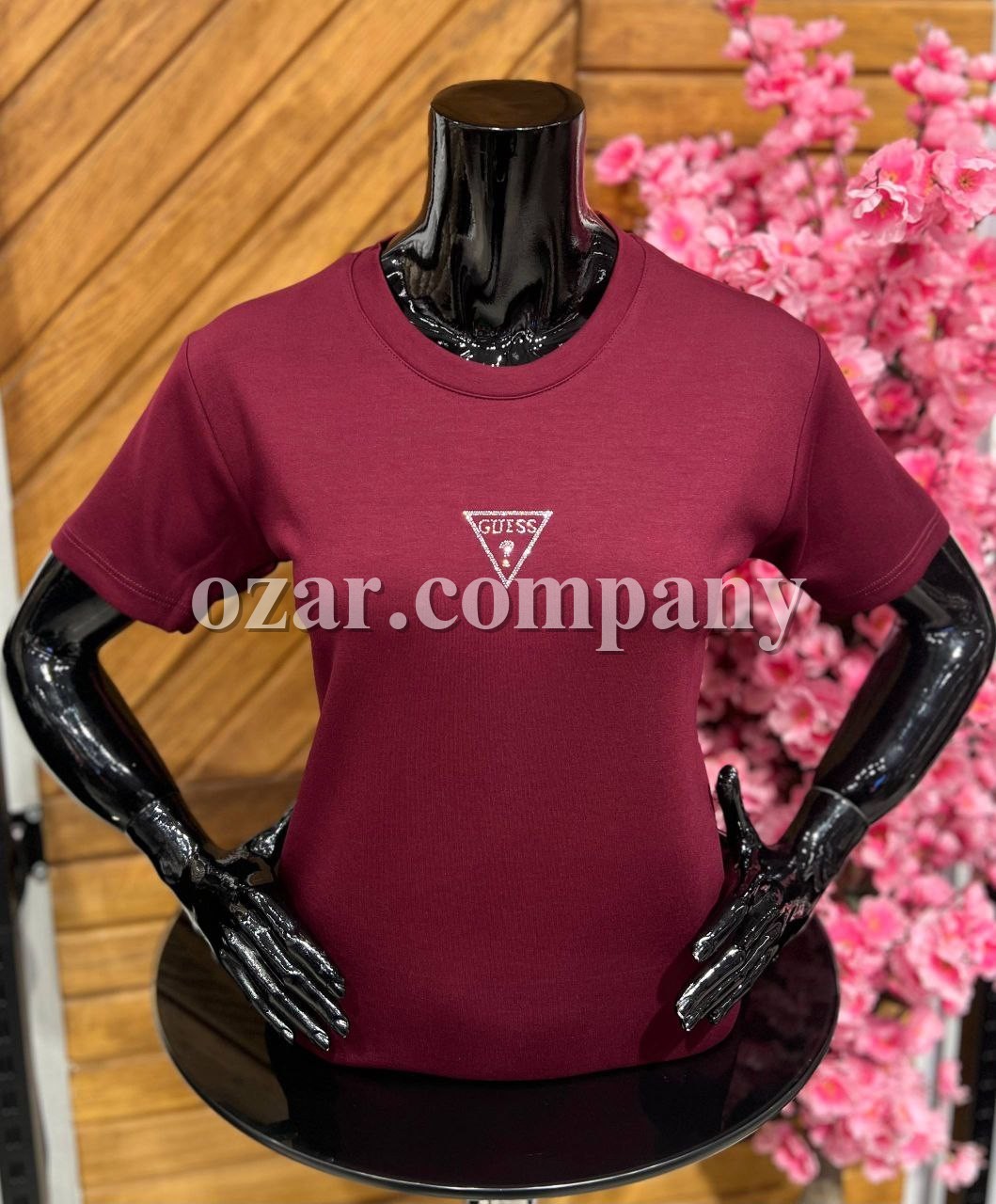 Женская Футболка Guess