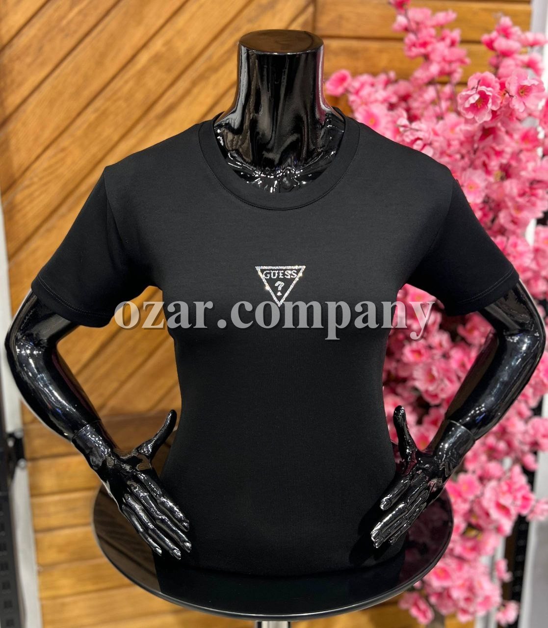 Женская Футболка Guess
