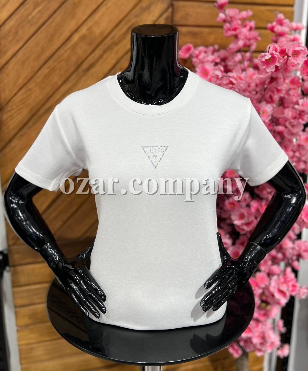 Женская Футболка Guess