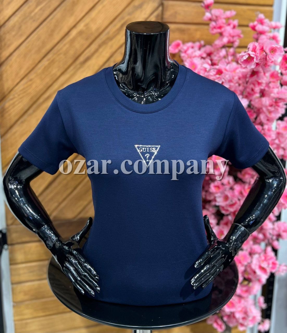 Женская Футболка Guess