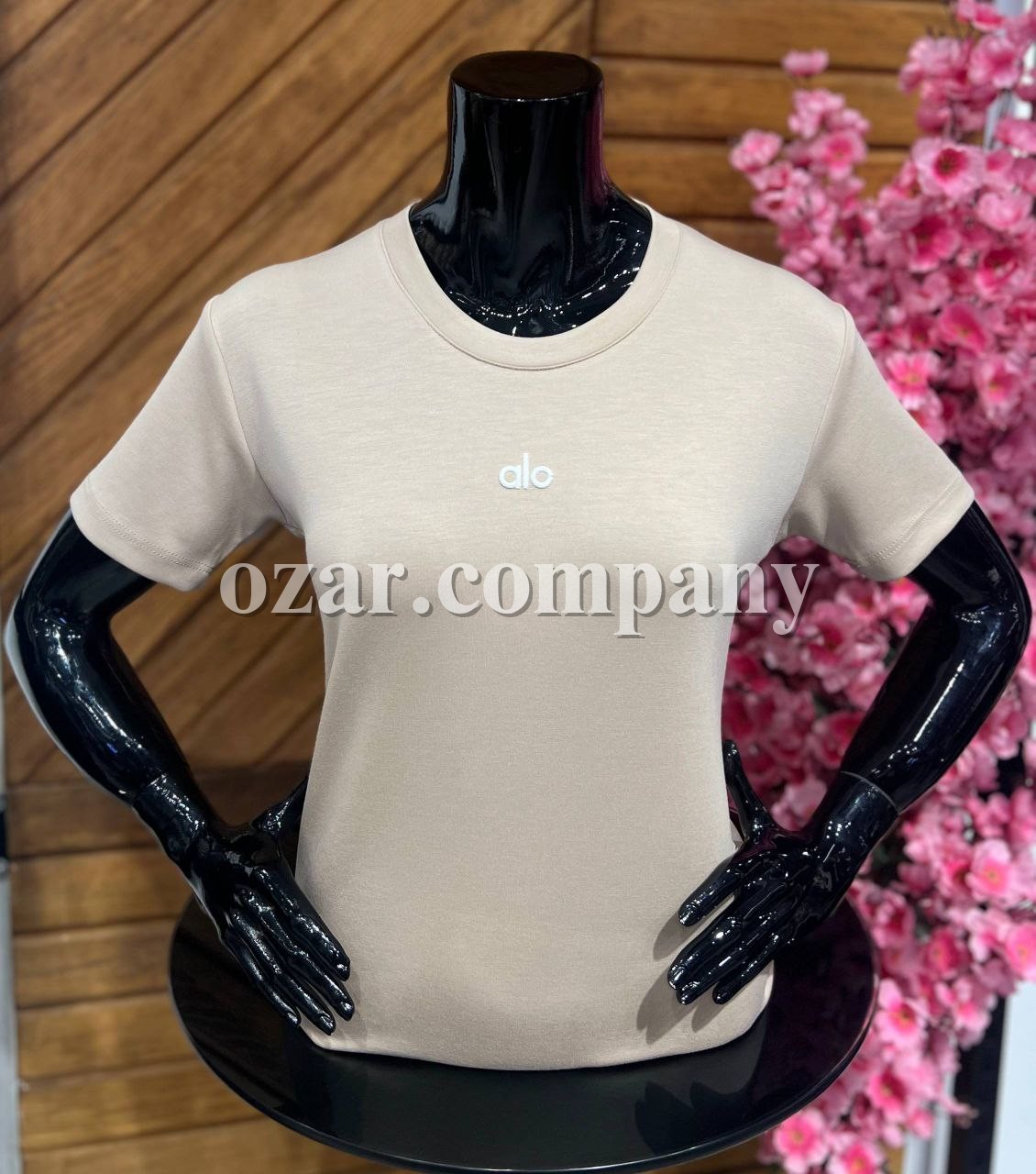 Женская Футболка Alo