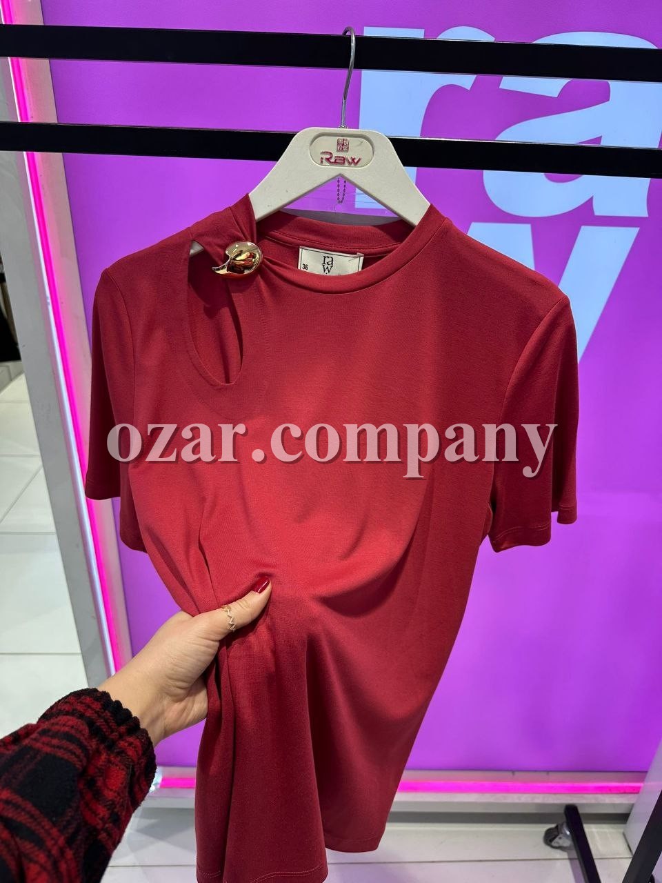 Женская Футболка Raw 