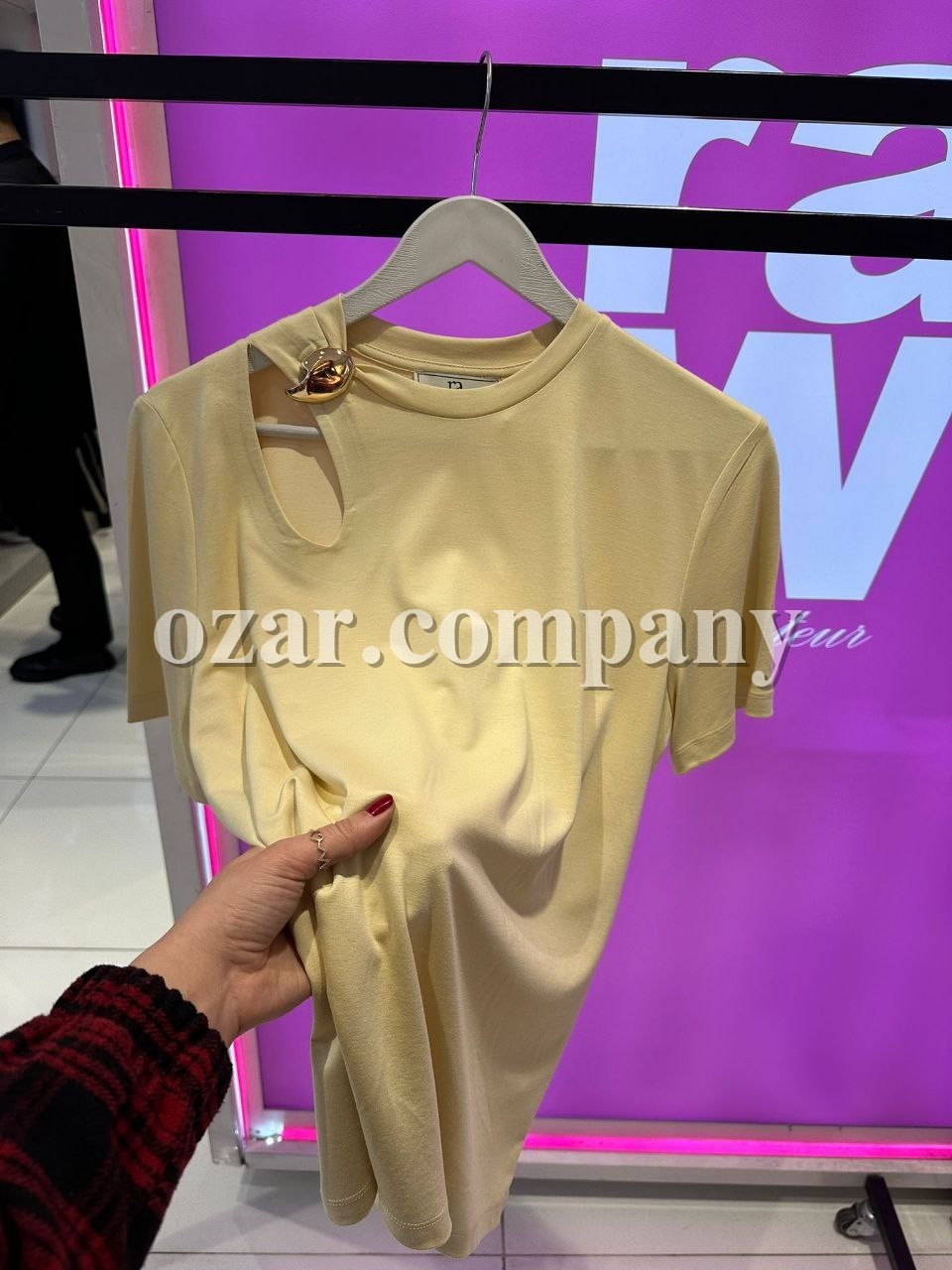 Женская Футболка Raw 