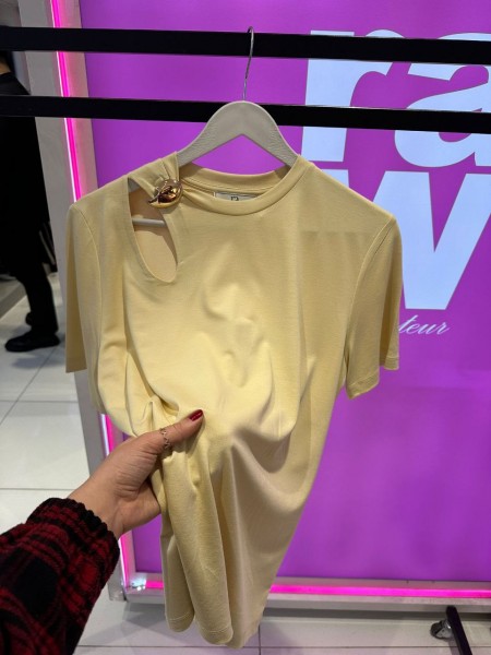 Женская Футболка Raw 