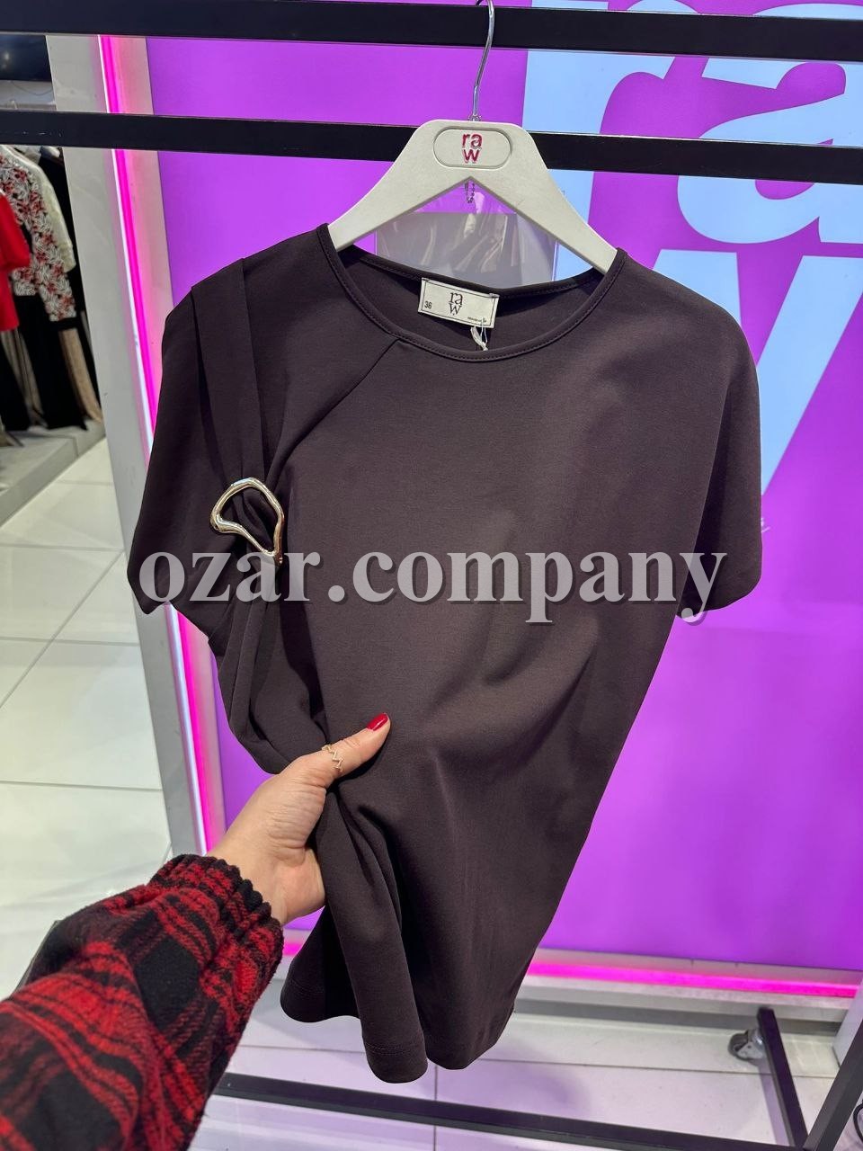 Женская Футболка Raw 