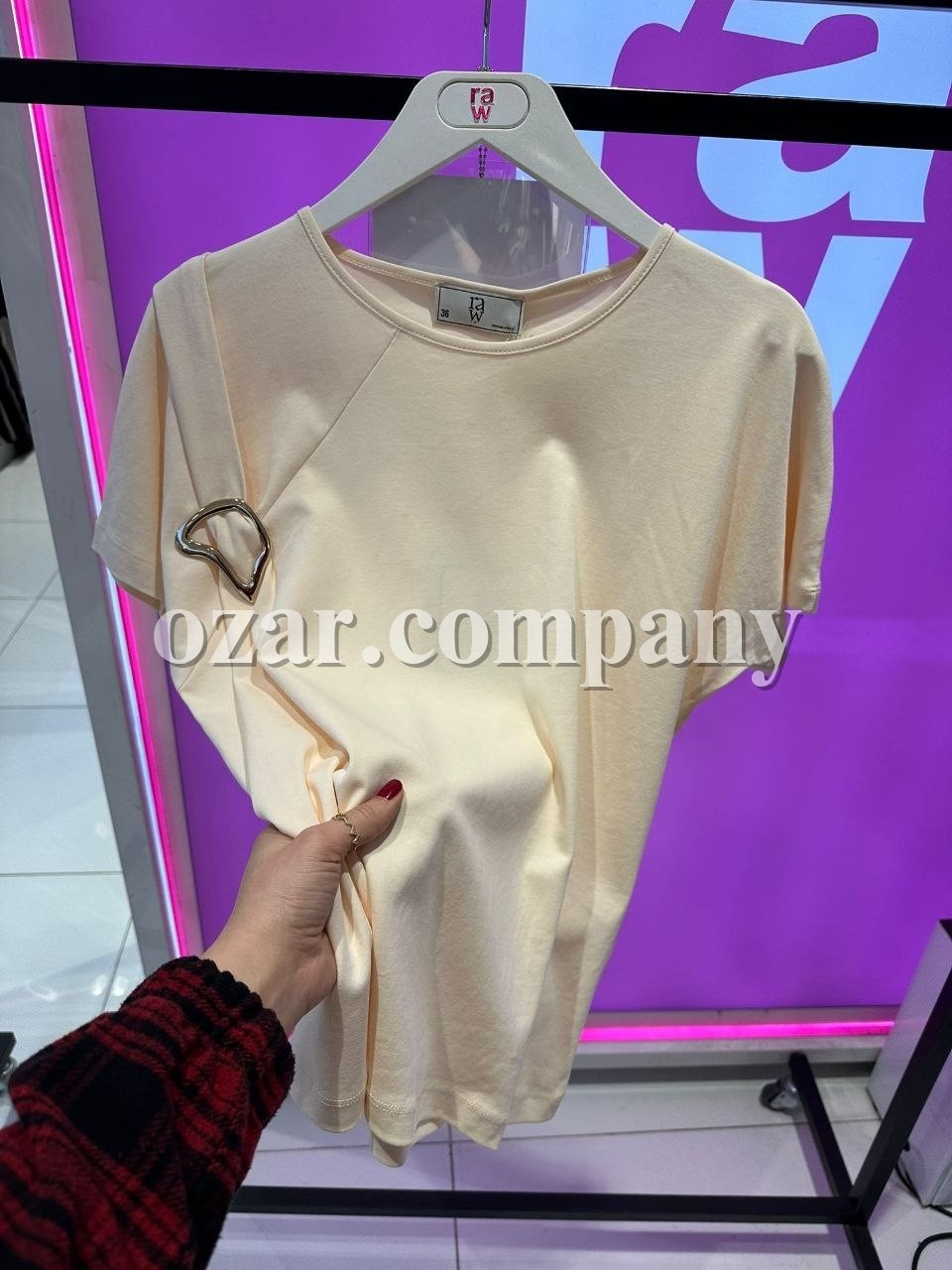 Женская Футболка Raw 