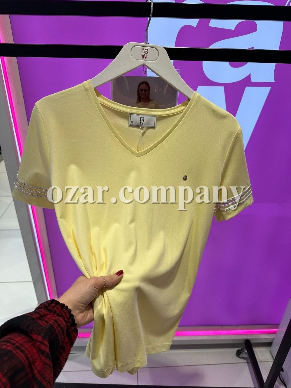 Женская Футболка Raw 