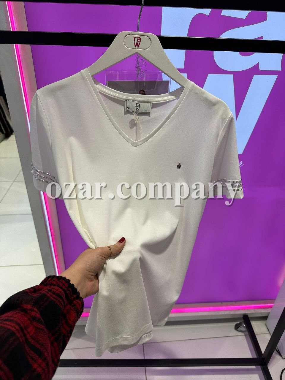 Женская Футболка Raw 