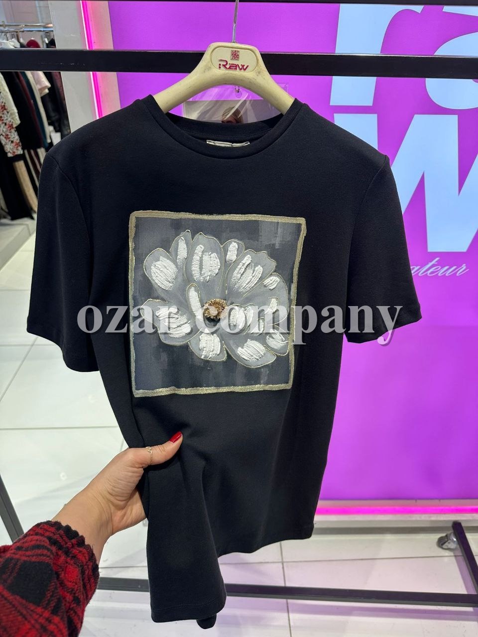 Женская Футболка Raw 