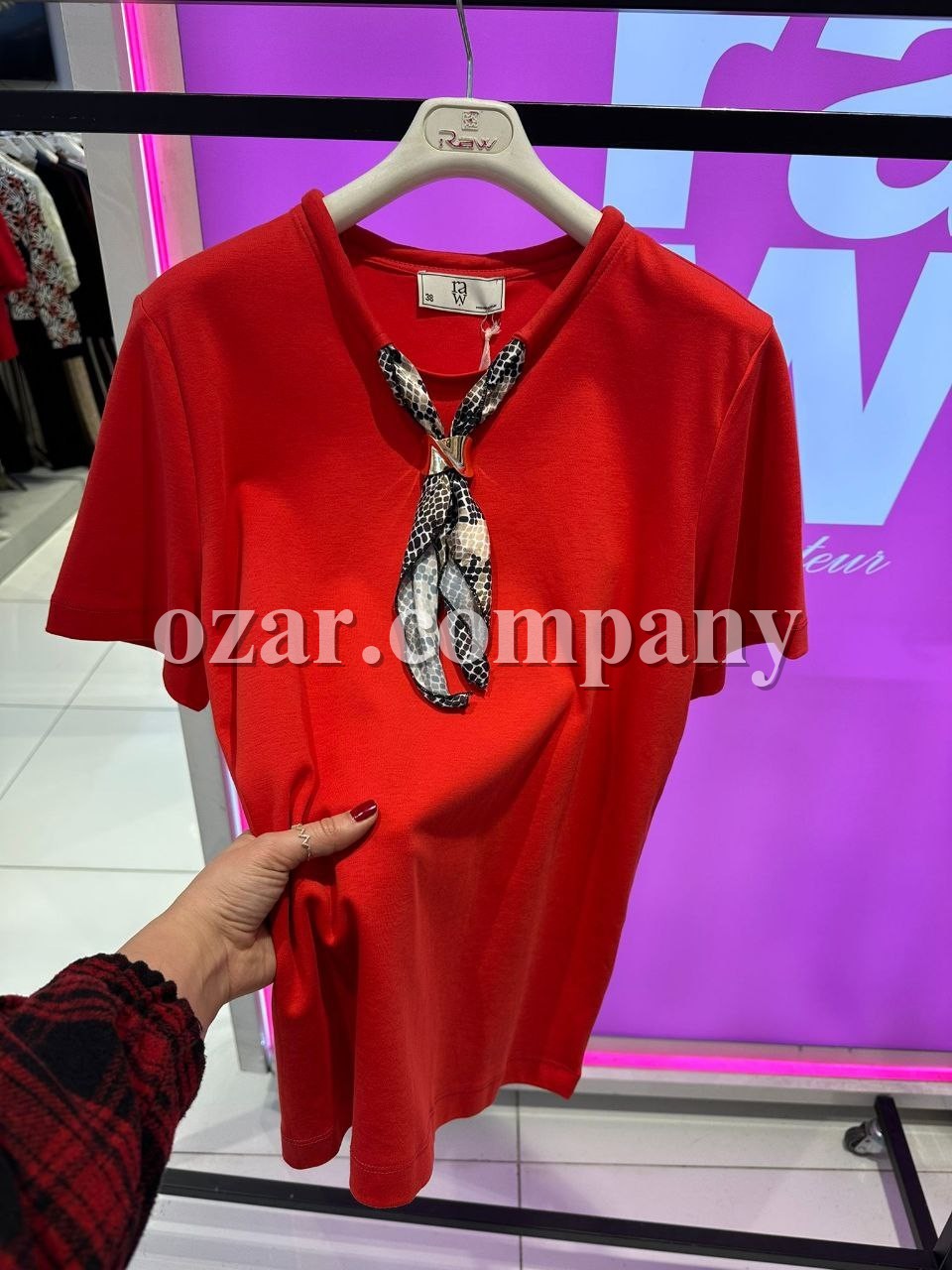 Женская Футболка Raw 